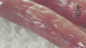 關(guān)上蓋子，煮到米飯露出時(shí)。