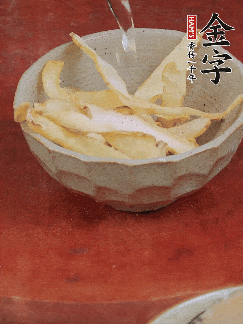 玉竹、花菇分別清水泡發(fā)。