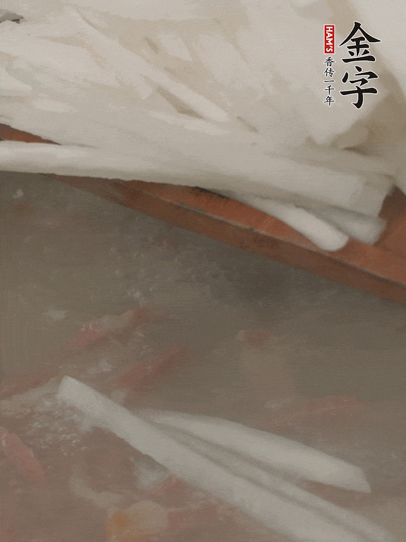 放蘿卜絲，燉5分鐘。