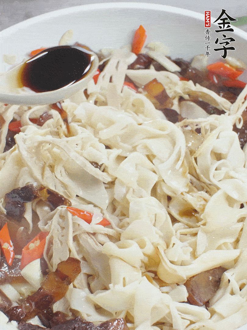 下糯米筍，淋一點生抽、蠔油調(diào)味。