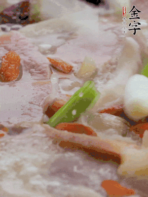 最后下枸杞、蒜白。