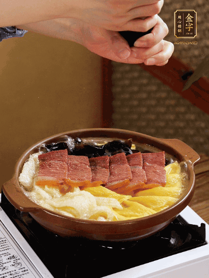 加水沒(méi)過(guò)食材，煮15-20分鐘