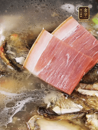 大火燒開，大火煮10~15分鐘。放入切好的豆腐，再煮5分鐘大火燒開，大火煮10~15分鐘。放入切好的豆腐，再煮5分鐘